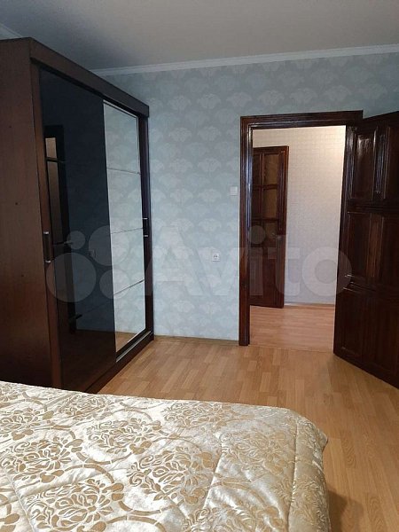 4-комн квартира, 82 м², р-н Российская ул (№123878)