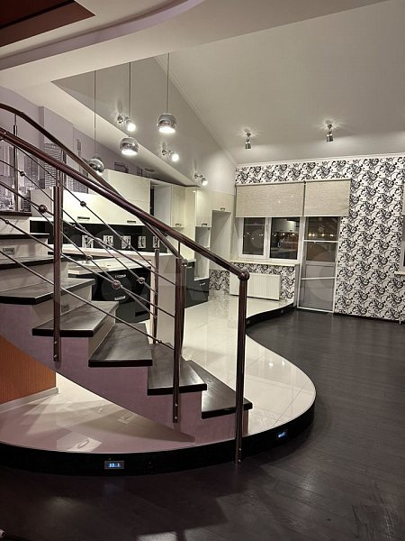 4-комн квартира, 120 м², р-н Селезнева-СБС (№125480)