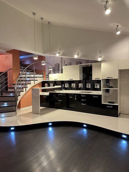 4-комн квартира, 120 м², р-н Селезнева-СБС (№125480)