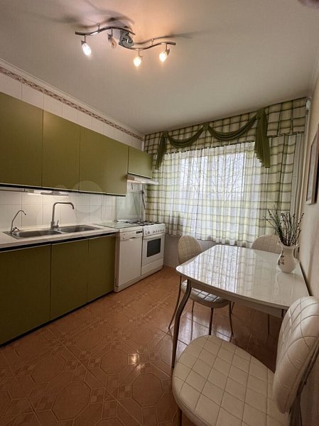 Продается 4-комн квартира, 74.9 м², р-н Гидростроителей, 