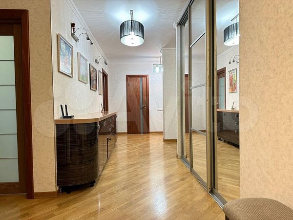 Продается 4-комн квартира, 125 м², р-н Гидростроителей, 
